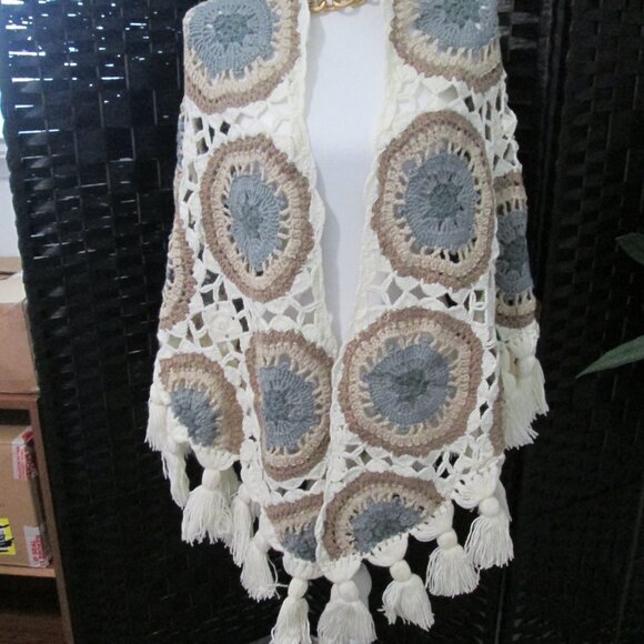 🌞 Sunshine Shawl by Saachi Hand Crocheted Elegance from India - Picture 10 of 14